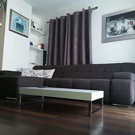 Apartman Brzovic Оміш Екстер'єр фото