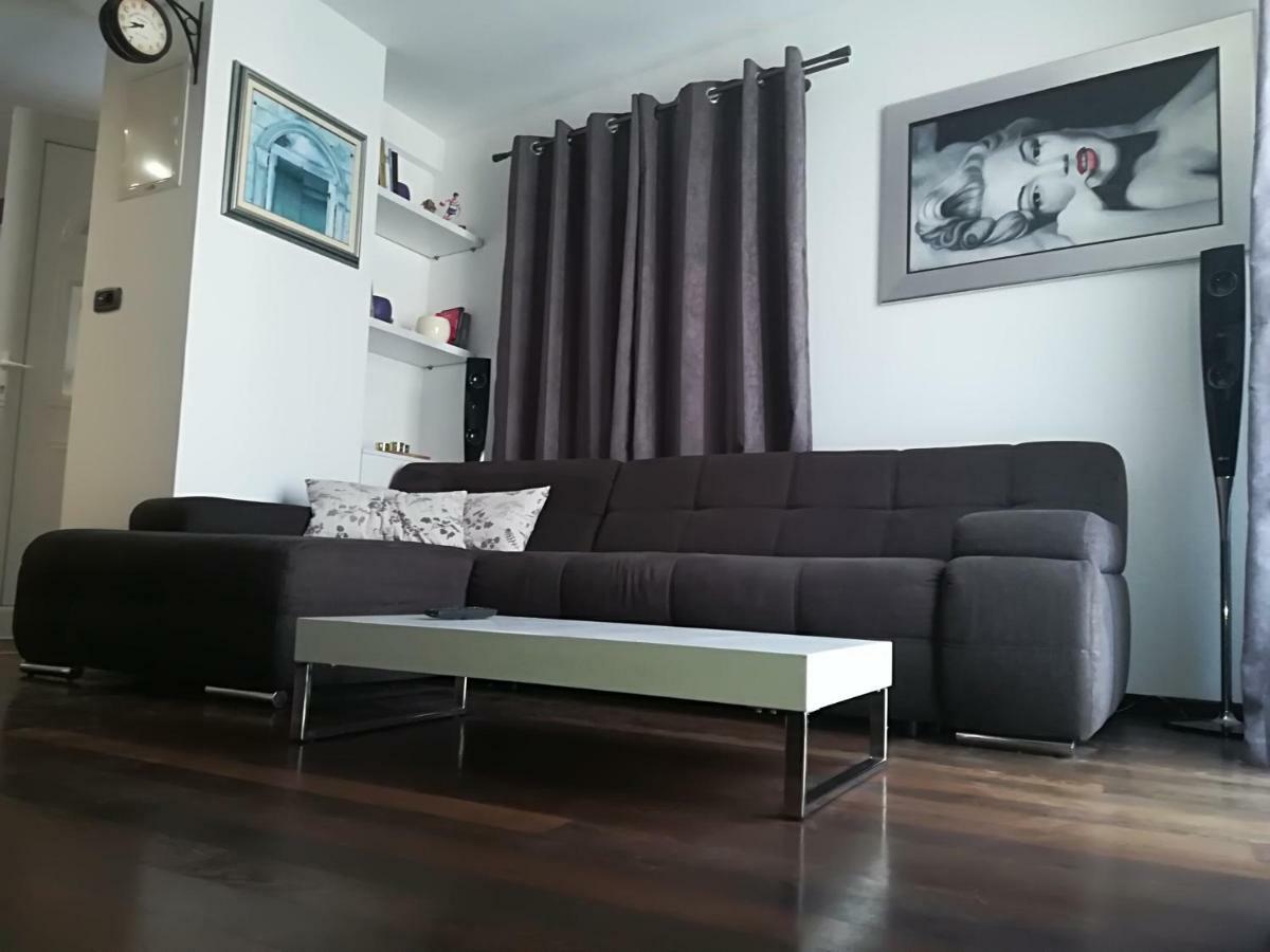 Apartman Brzovic Оміш Екстер'єр фото