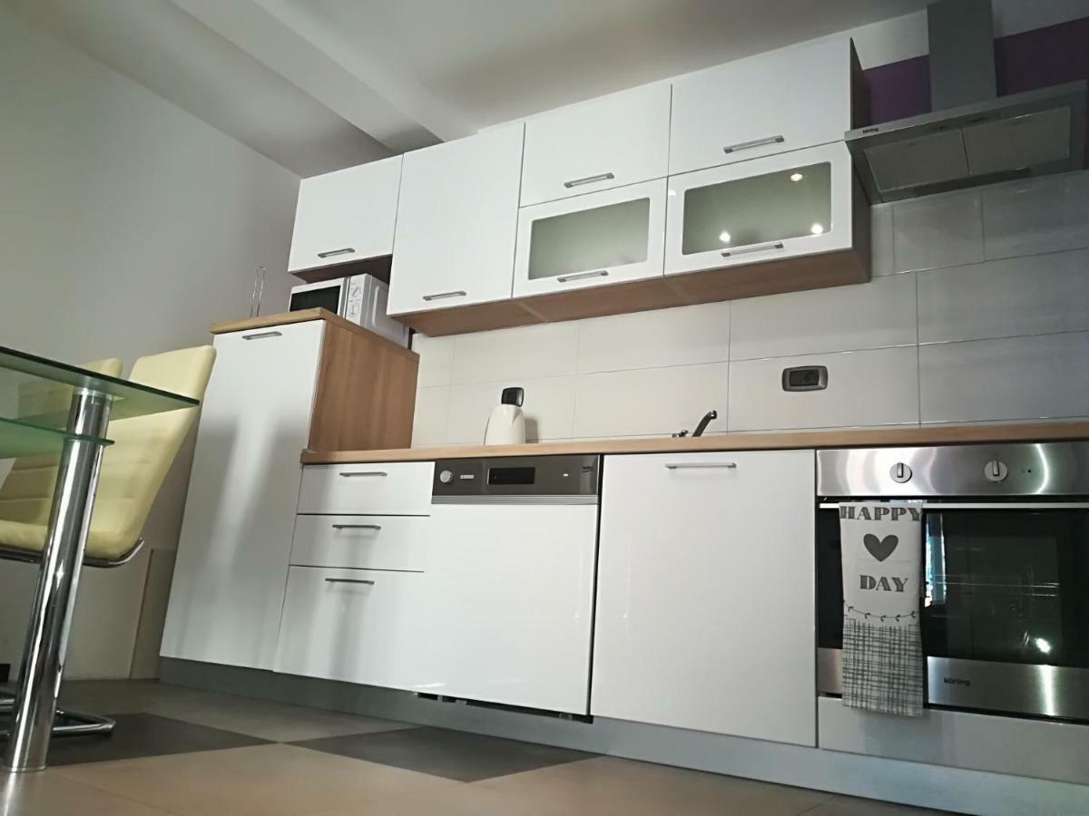 Apartman Brzovic Оміш Екстер'єр фото