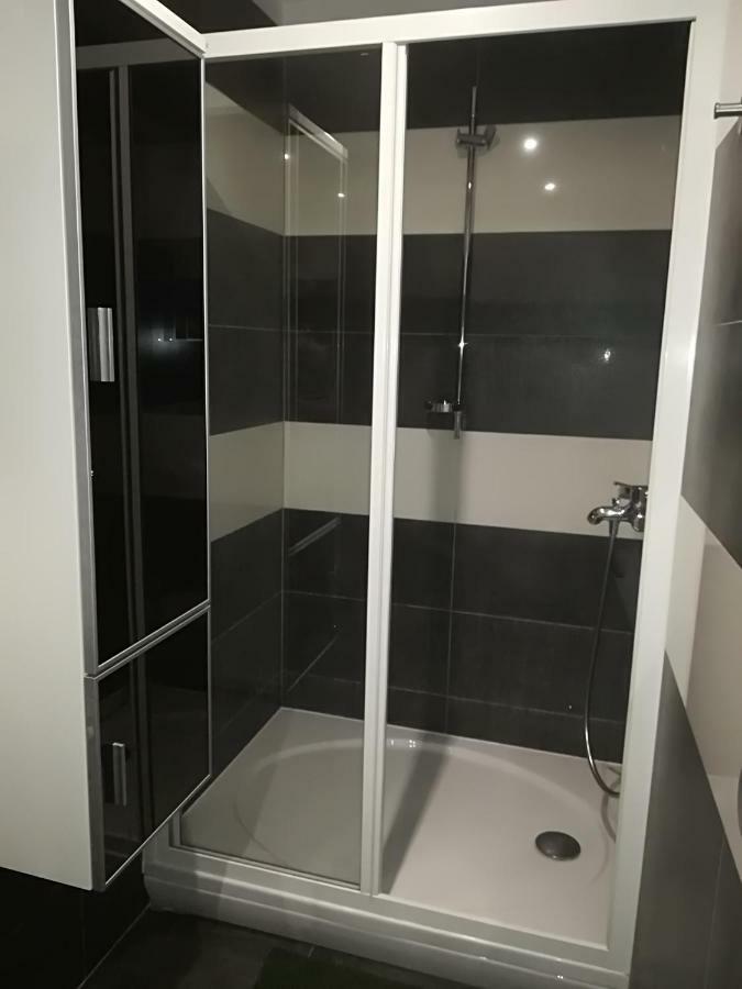 Apartman Brzovic Оміш Екстер'єр фото