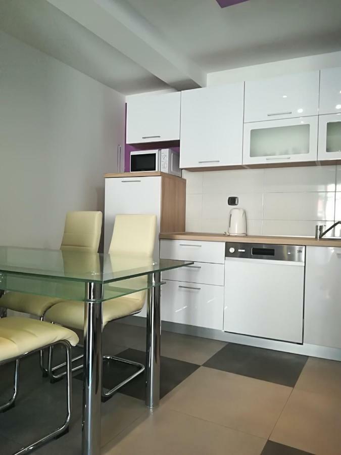 Apartman Brzovic Оміш Екстер'єр фото
