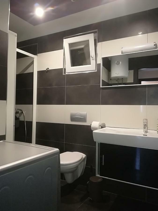 Apartman Brzovic Оміш Екстер'єр фото